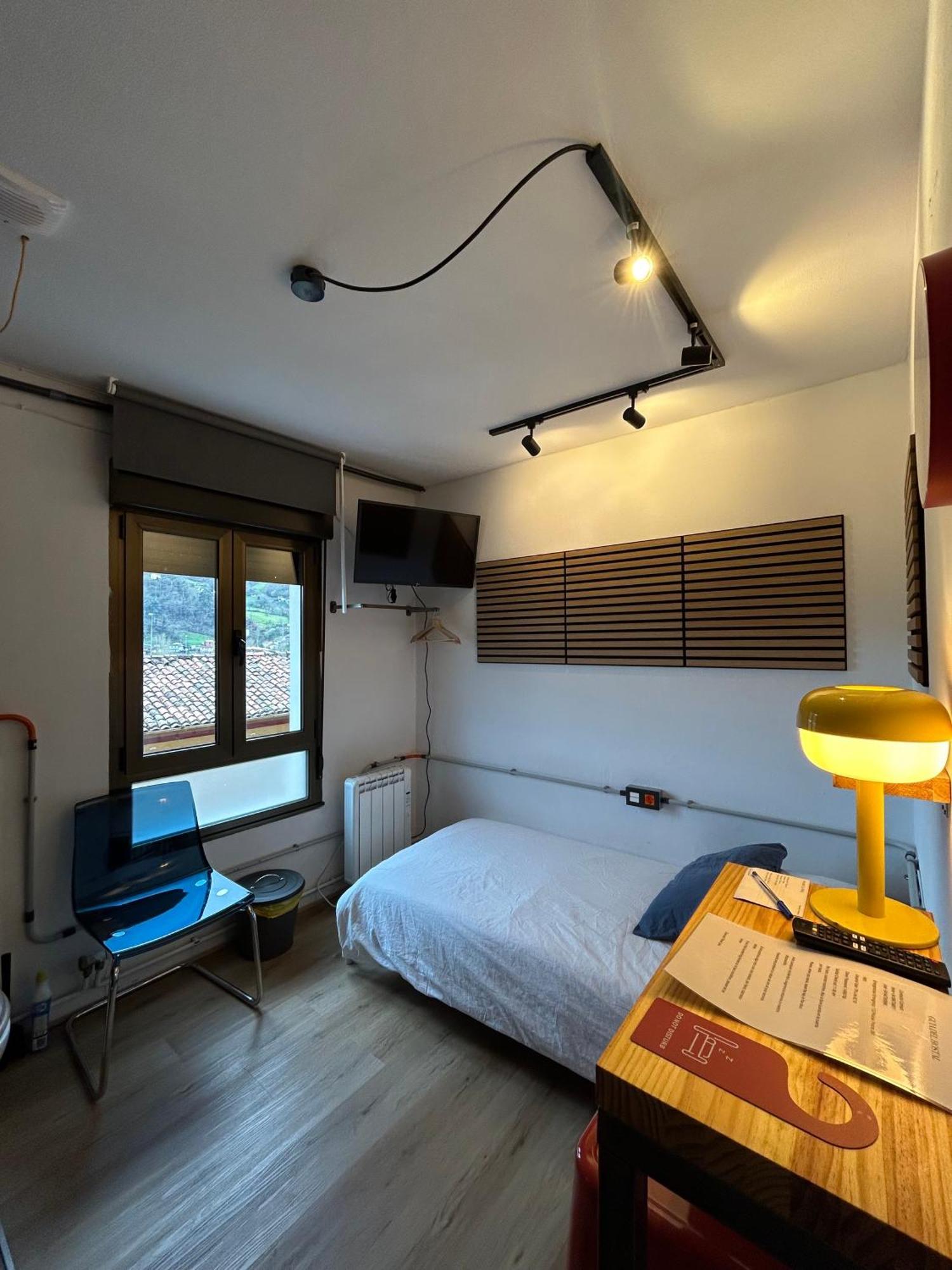 The Orange Teddy Bear Hostal La Pena Mieres  Exterior foto
